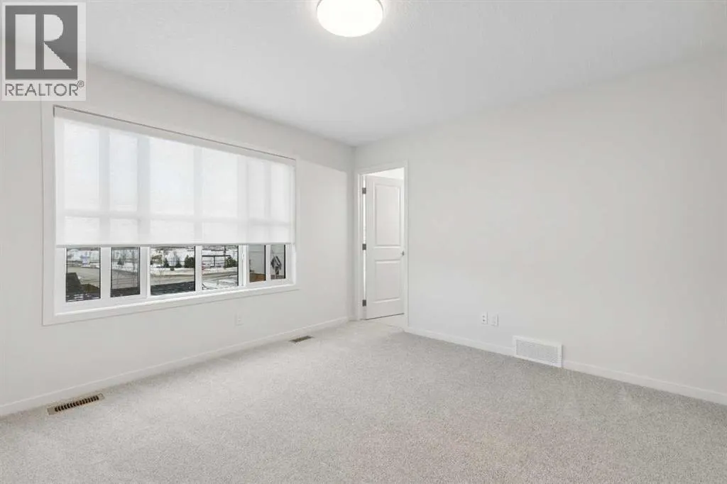 652 Buffaloberry Manor SE