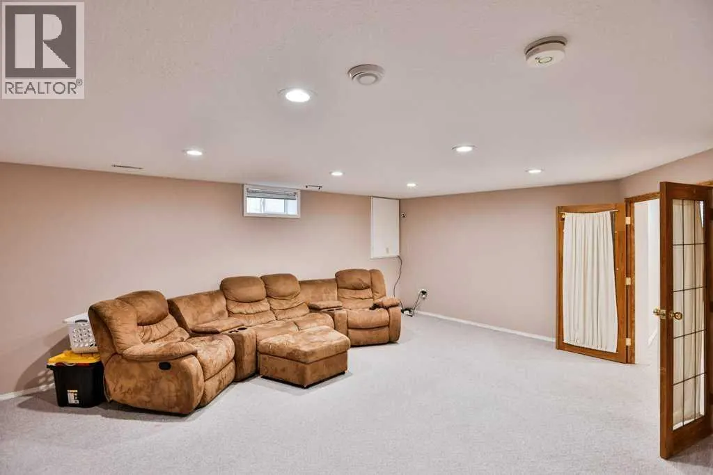 14 Heritage Road W