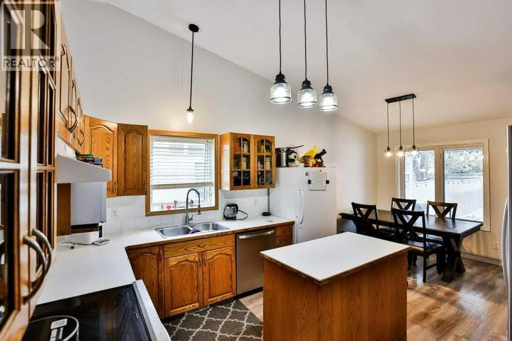 14 Heritage Road W