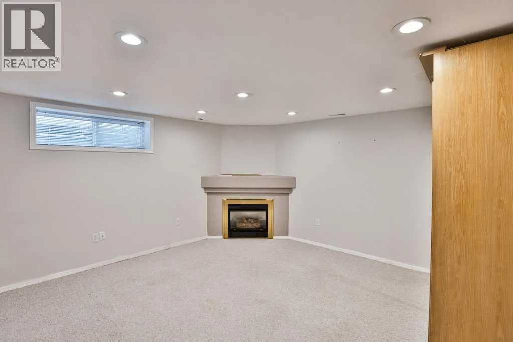 14 Heritage Road W