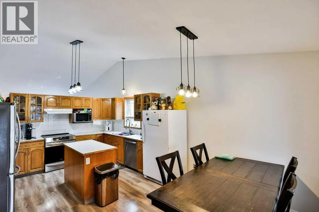 14 Heritage Road W