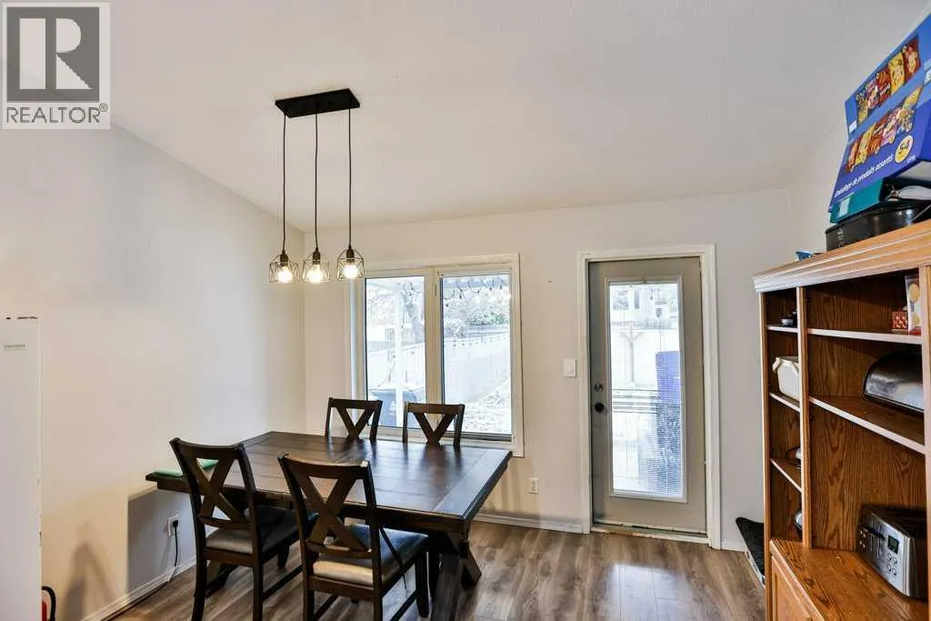 14 Heritage Road W