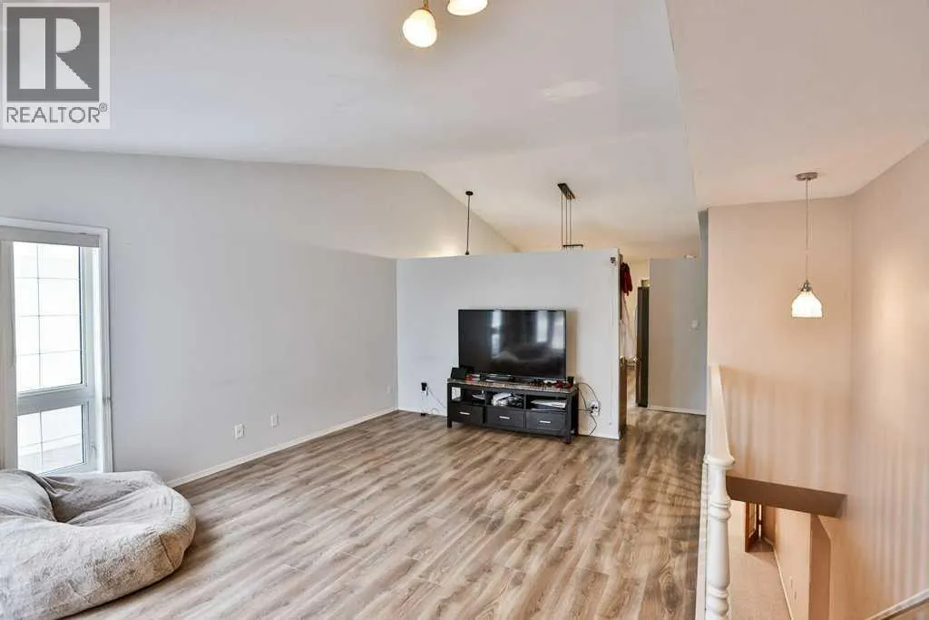 14 Heritage Road W