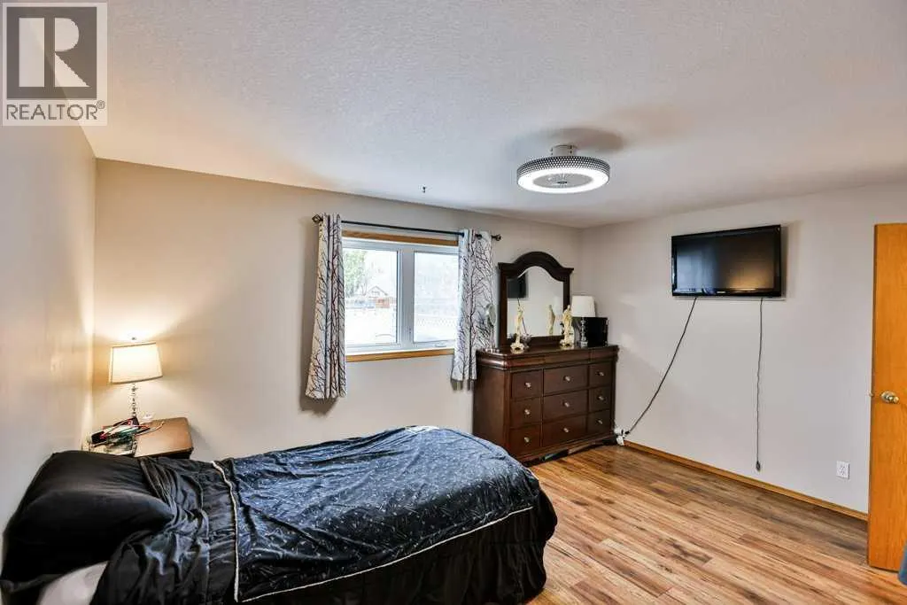 14 Heritage Road W