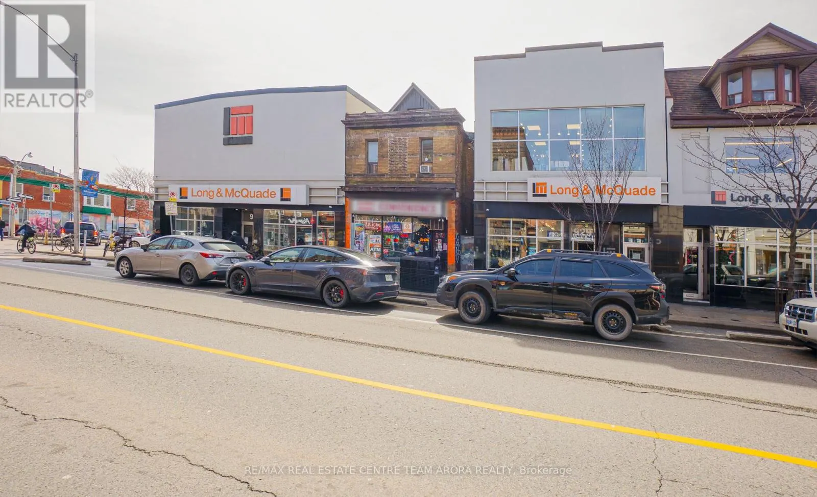 927 BLOOR STREET W
