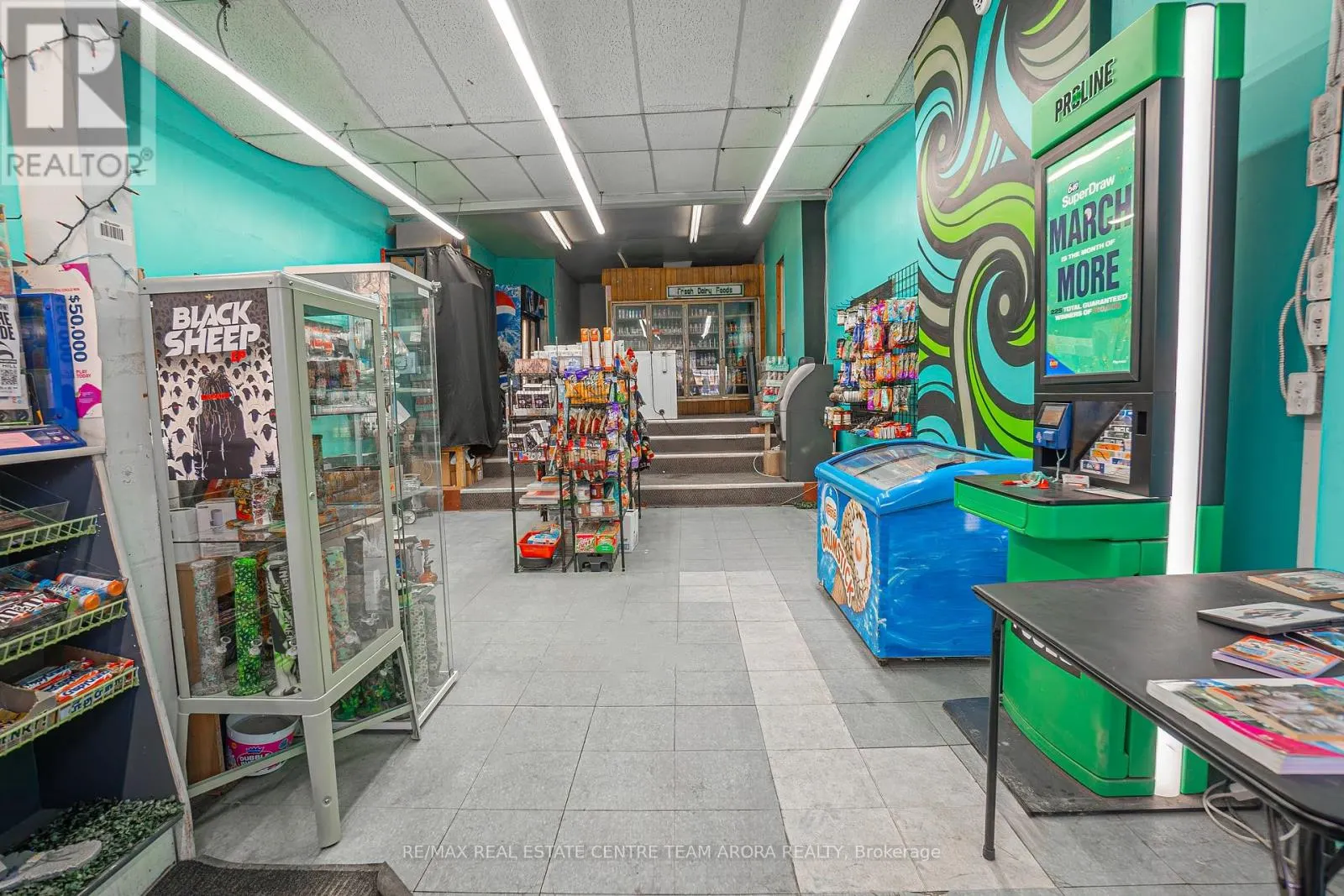 927 BLOOR STREET W