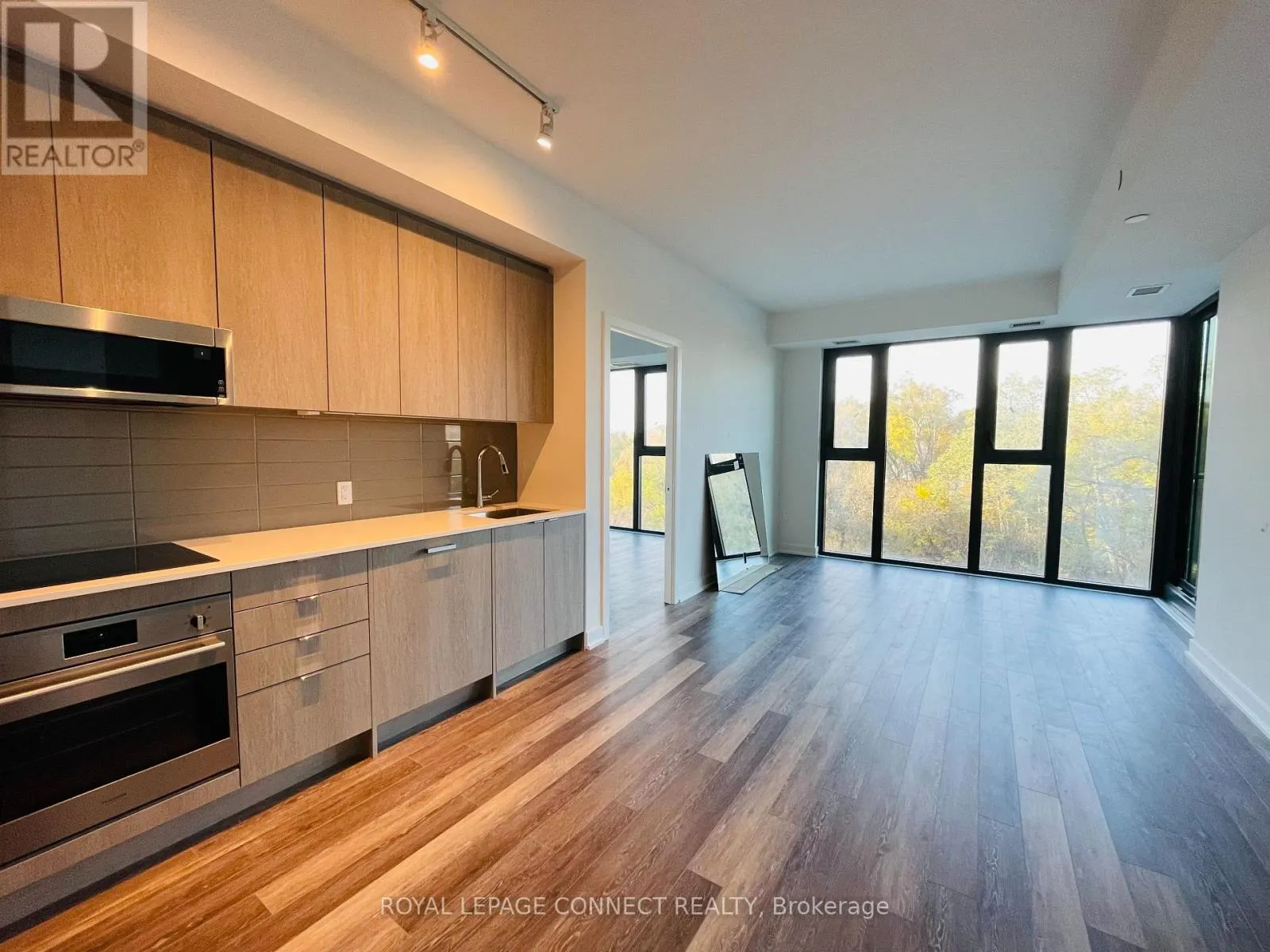 504 - 250 LAWRENCE AVENUE W