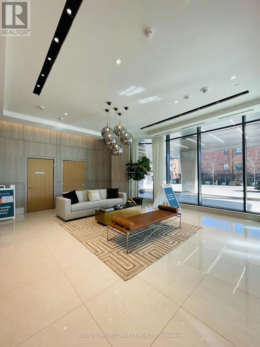 504 - 250 LAWRENCE AVENUE W