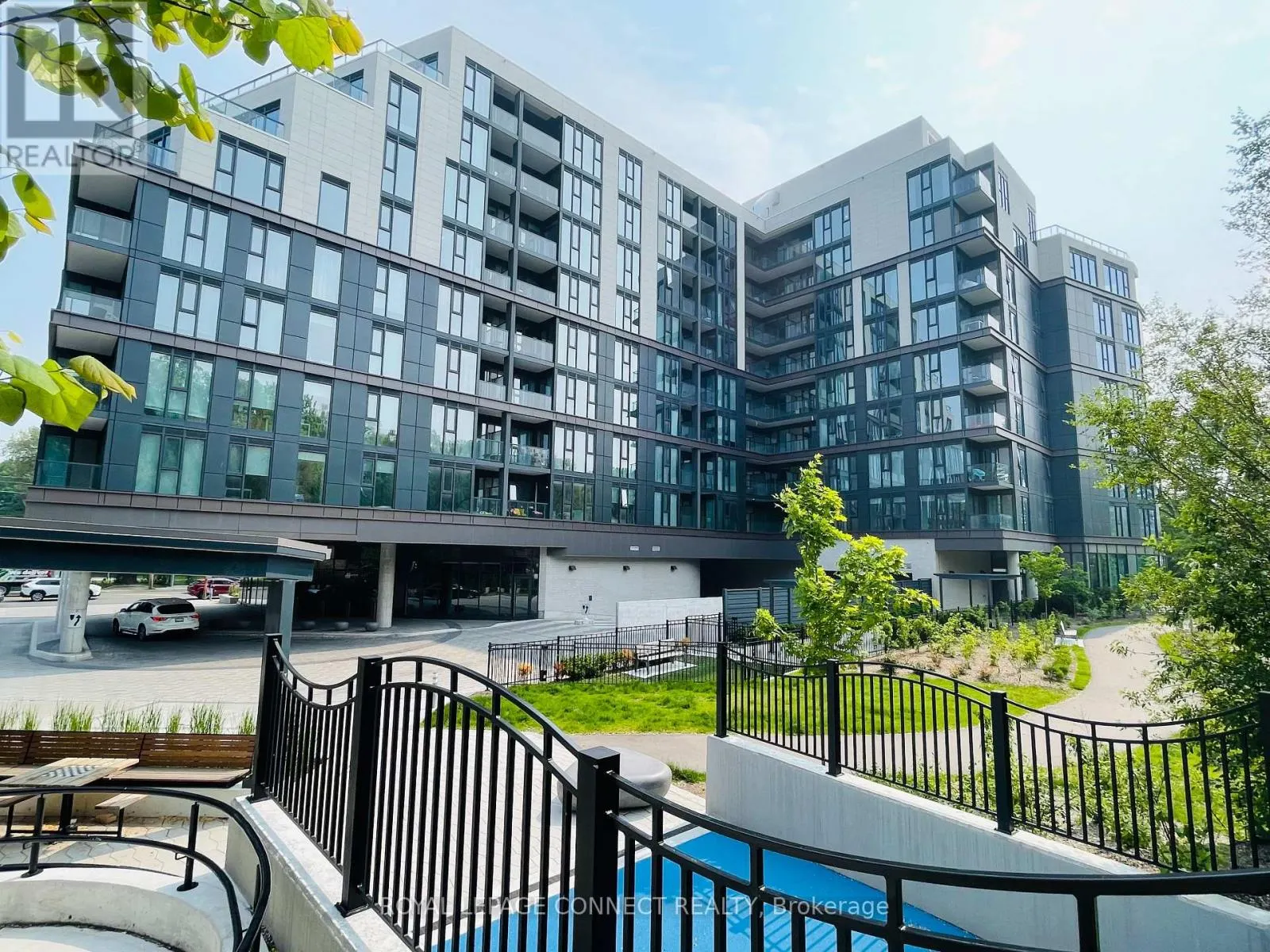 504 - 250 LAWRENCE AVENUE W