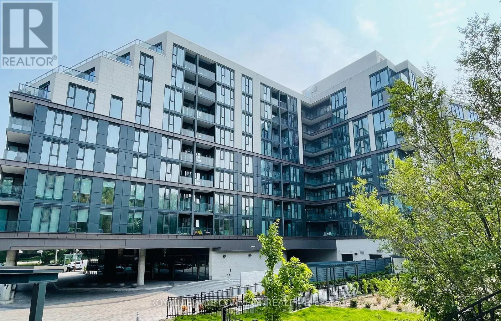 504 - 250 LAWRENCE AVENUE W
