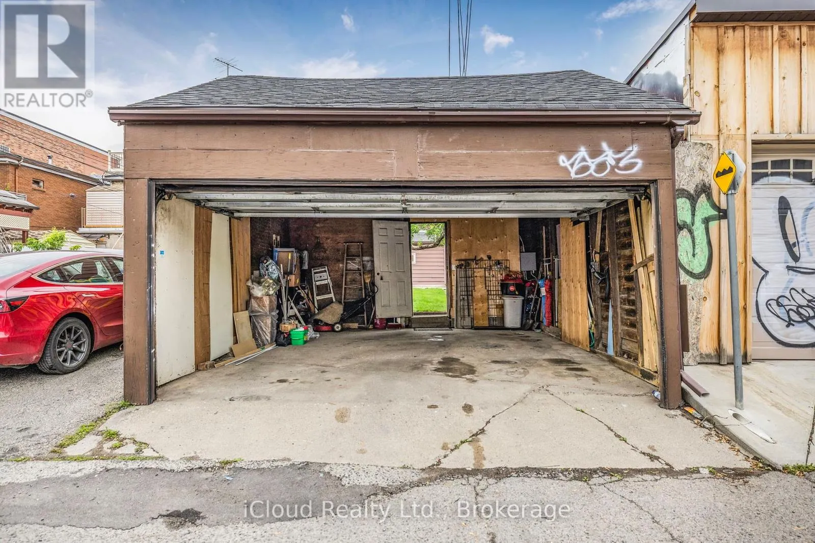 845 COLLEGE STREET
