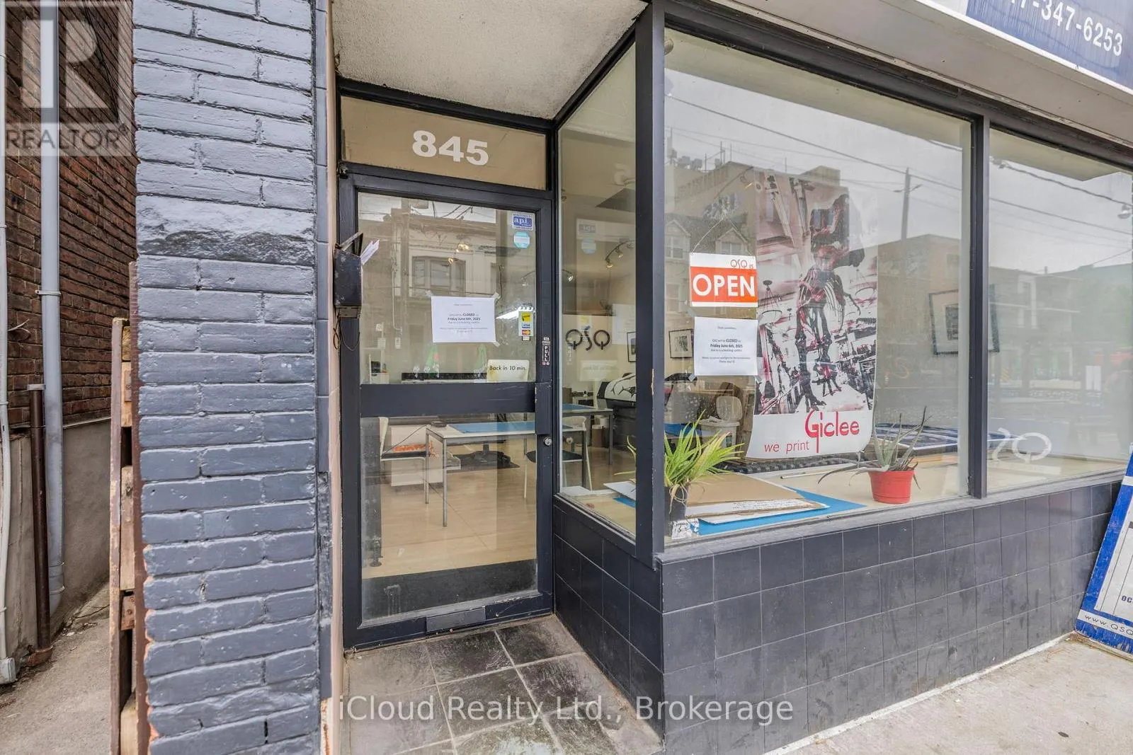 845 COLLEGE STREET