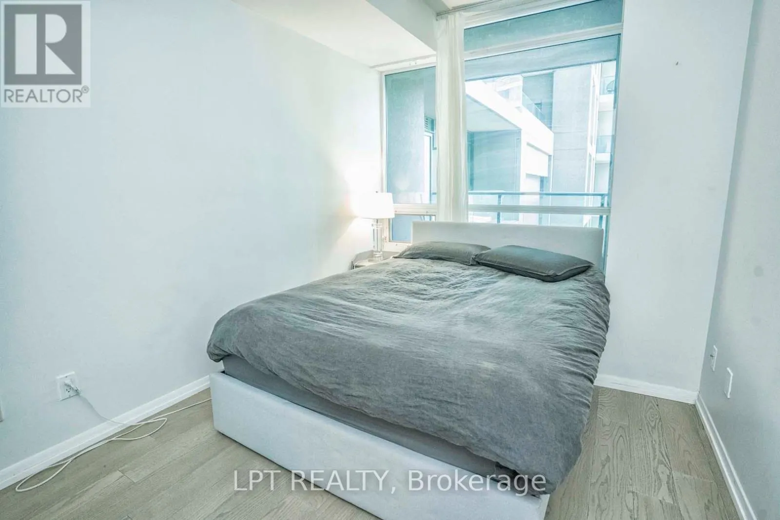 217 - 215 FORT YORK BOULEVARD