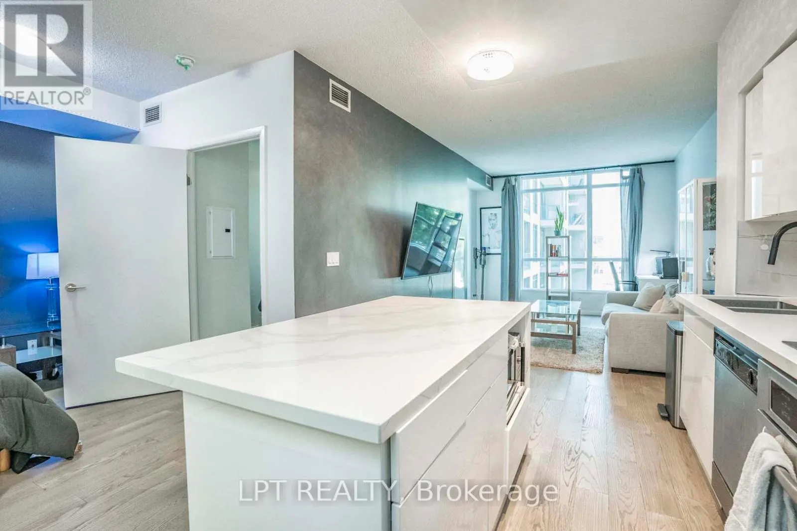 217 - 215 FORT YORK BOULEVARD