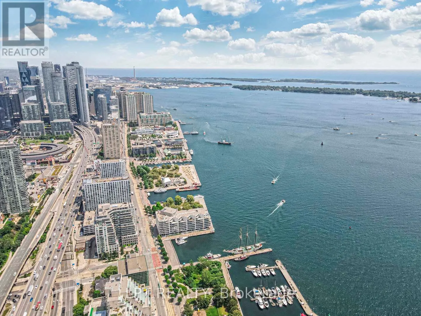 217 - 215 FORT YORK BOULEVARD