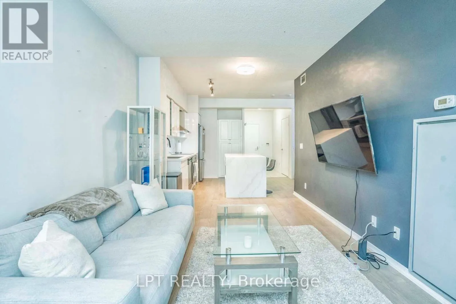 217 - 215 FORT YORK BOULEVARD