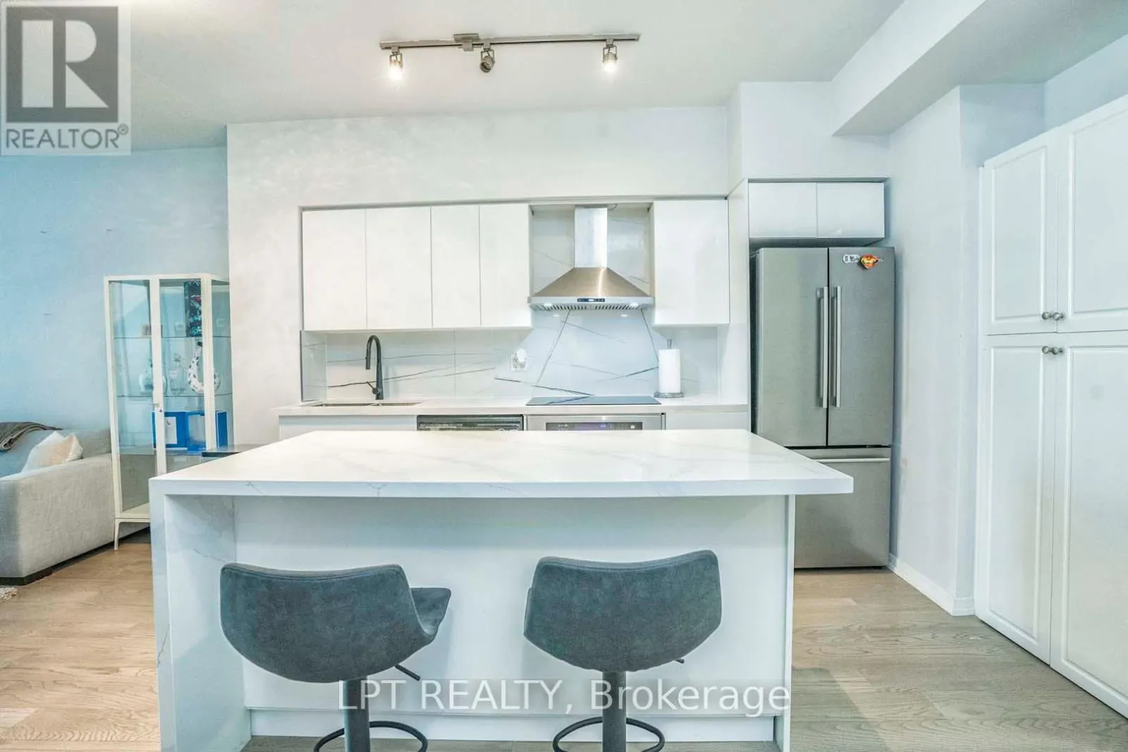 217 - 215 FORT YORK BOULEVARD