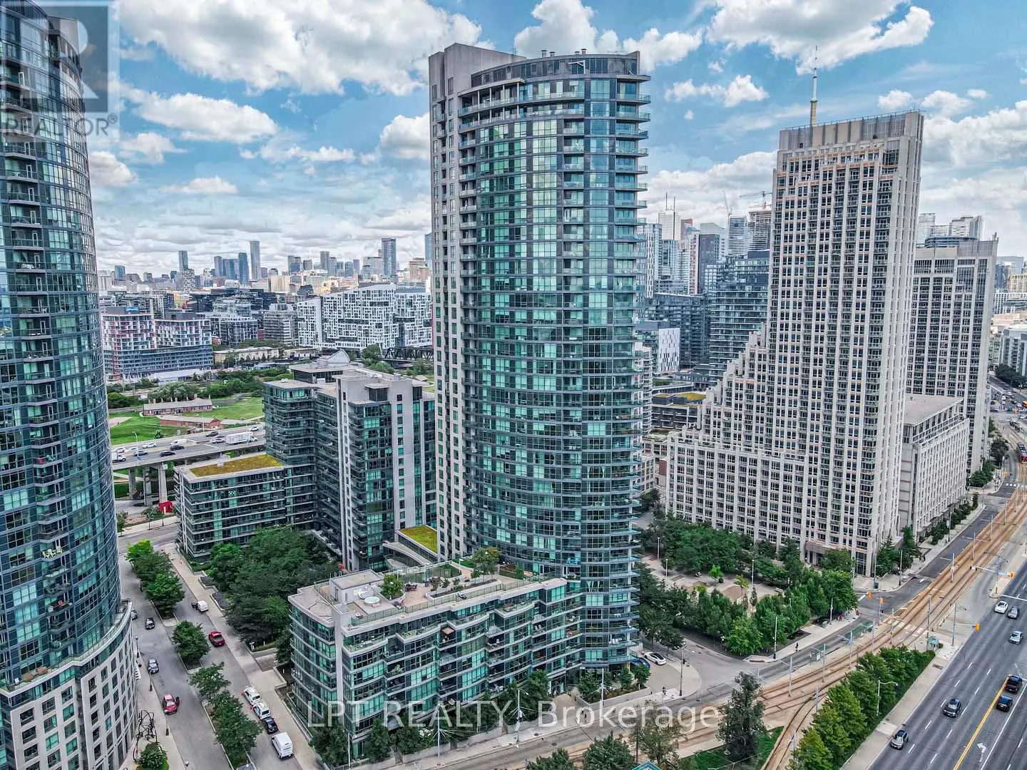 217 - 215 FORT YORK BOULEVARD