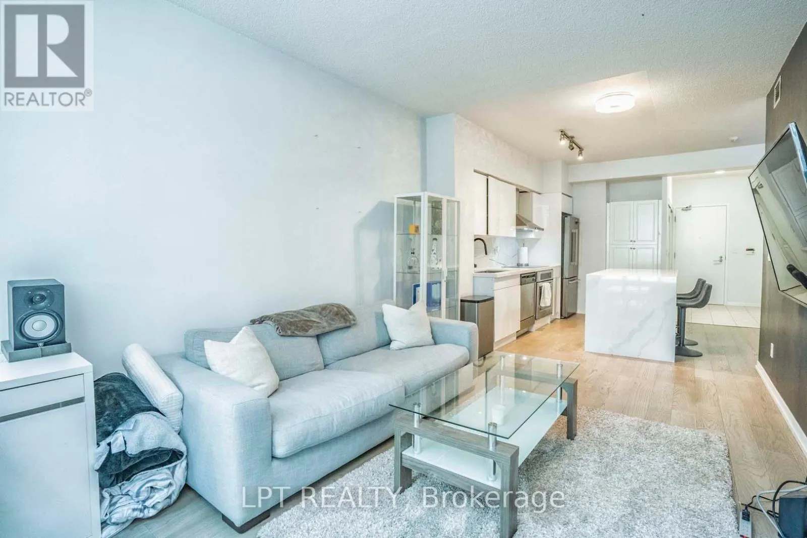 217 - 215 FORT YORK BOULEVARD