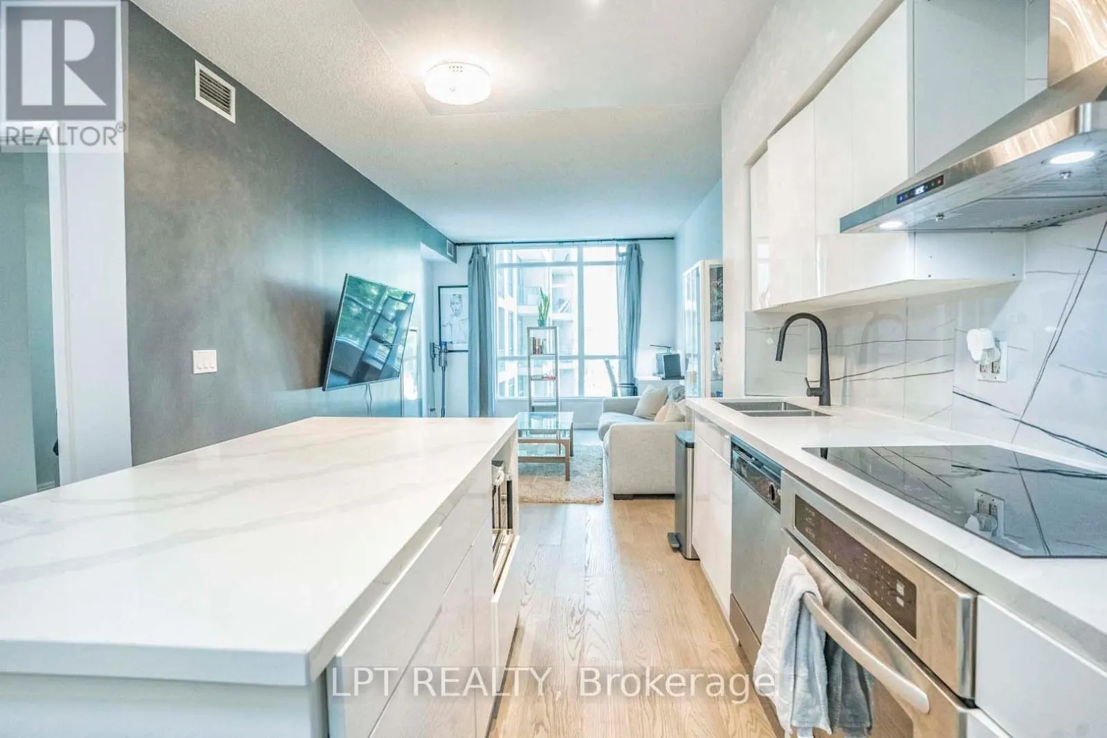 217 - 215 FORT YORK BOULEVARD