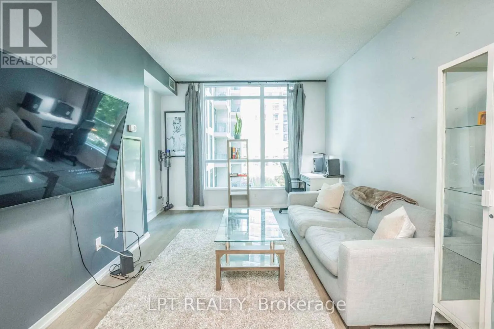 217 - 215 FORT YORK BOULEVARD