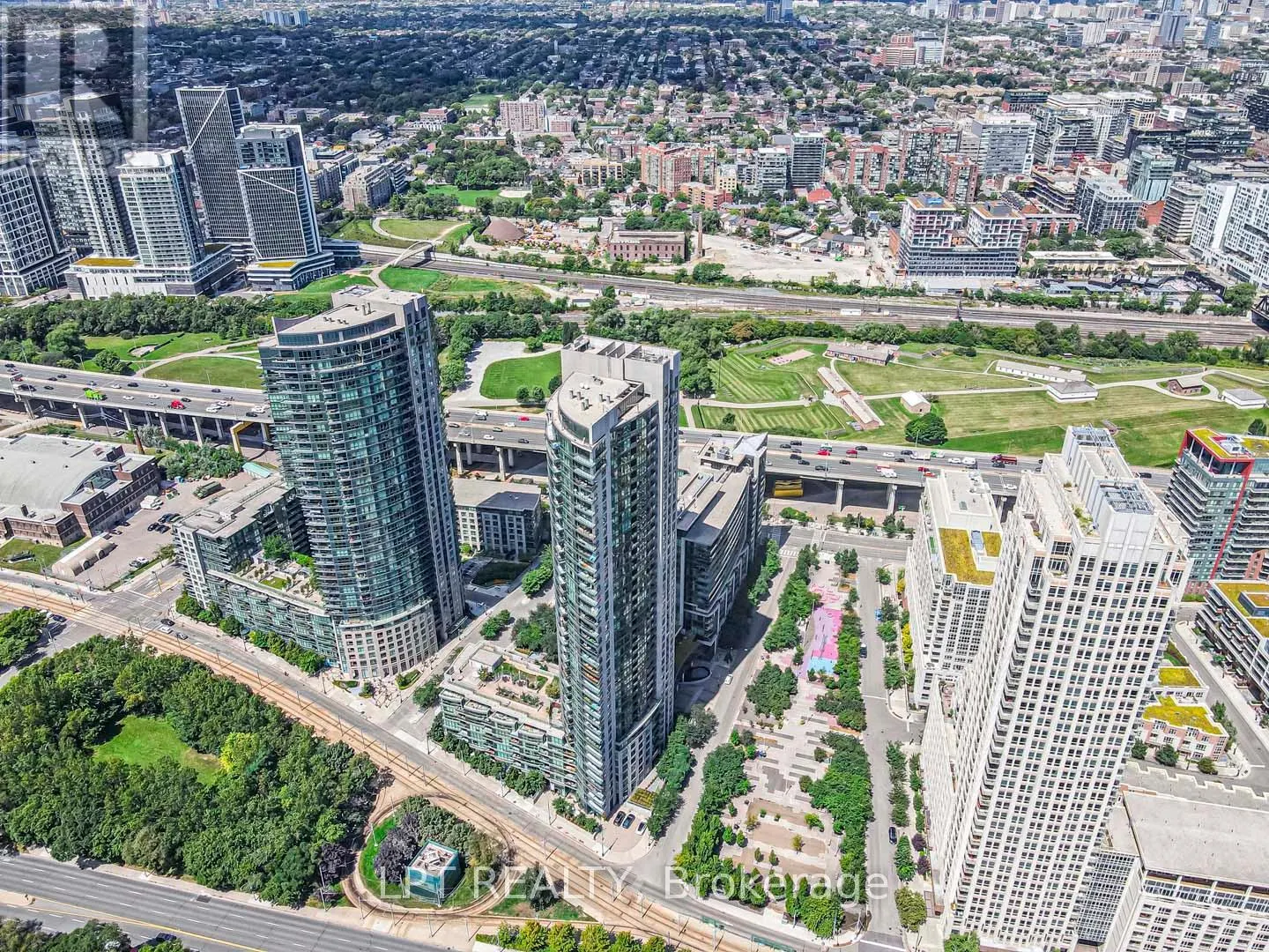 217 - 215 FORT YORK BOULEVARD