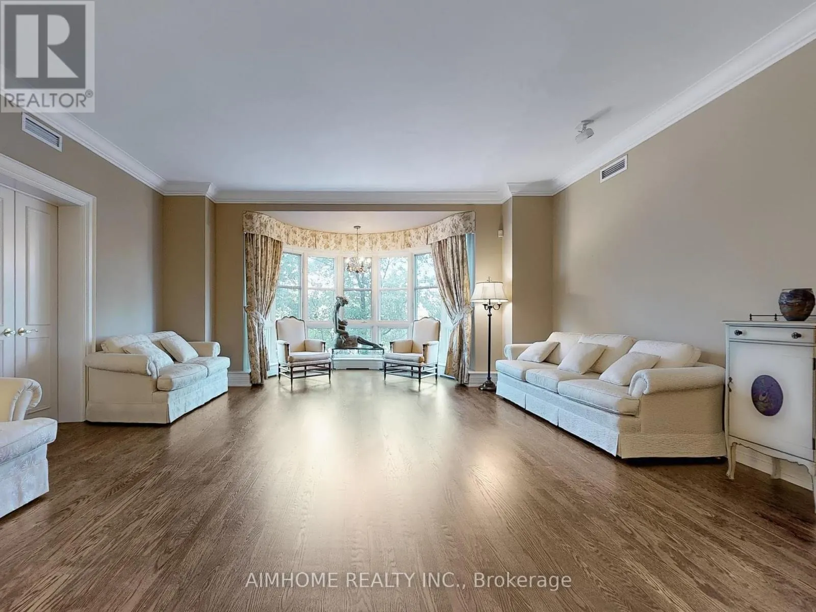 2C - 2 CHEDINGTON PLACE