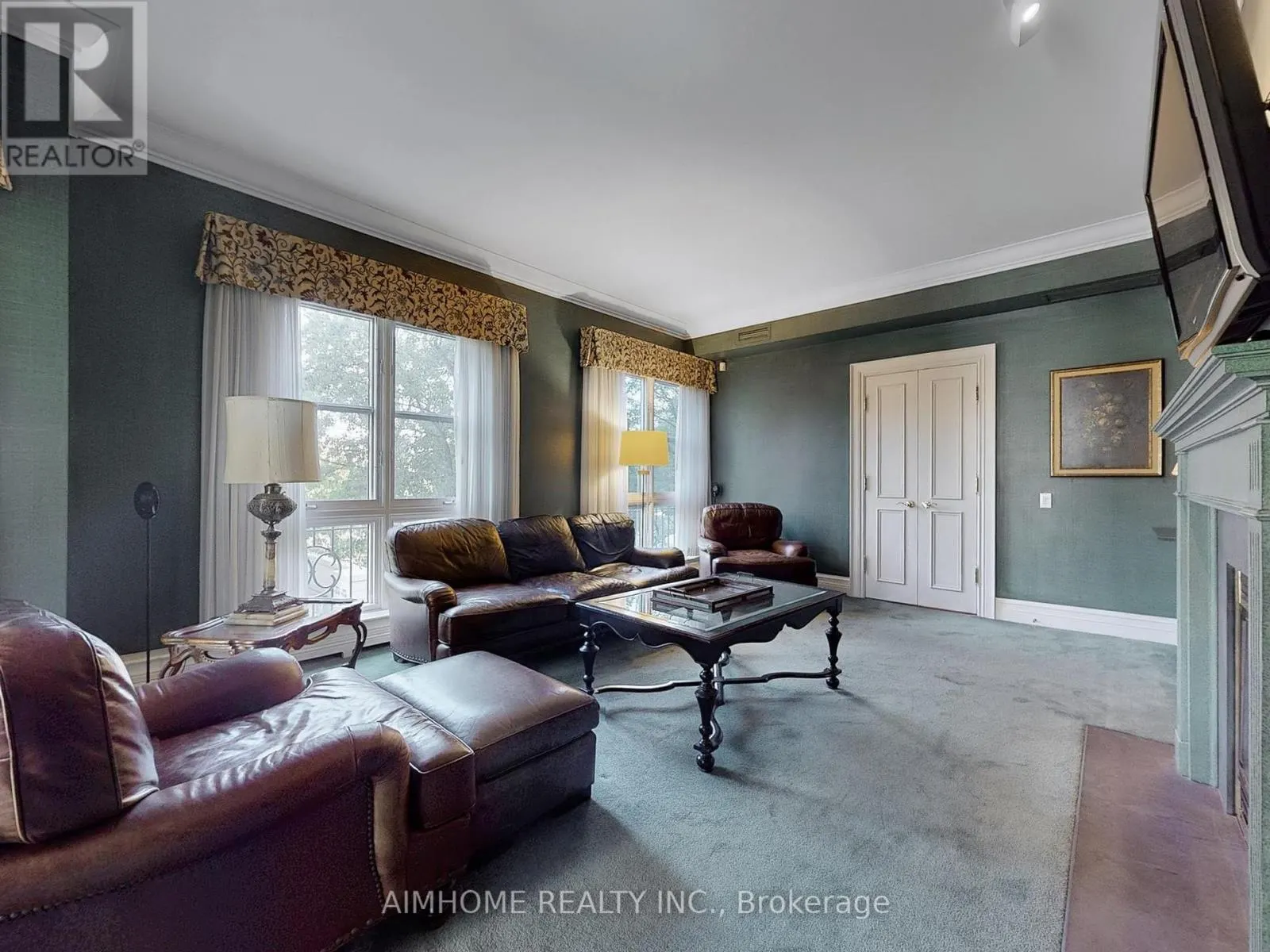 2C - 2 CHEDINGTON PLACE