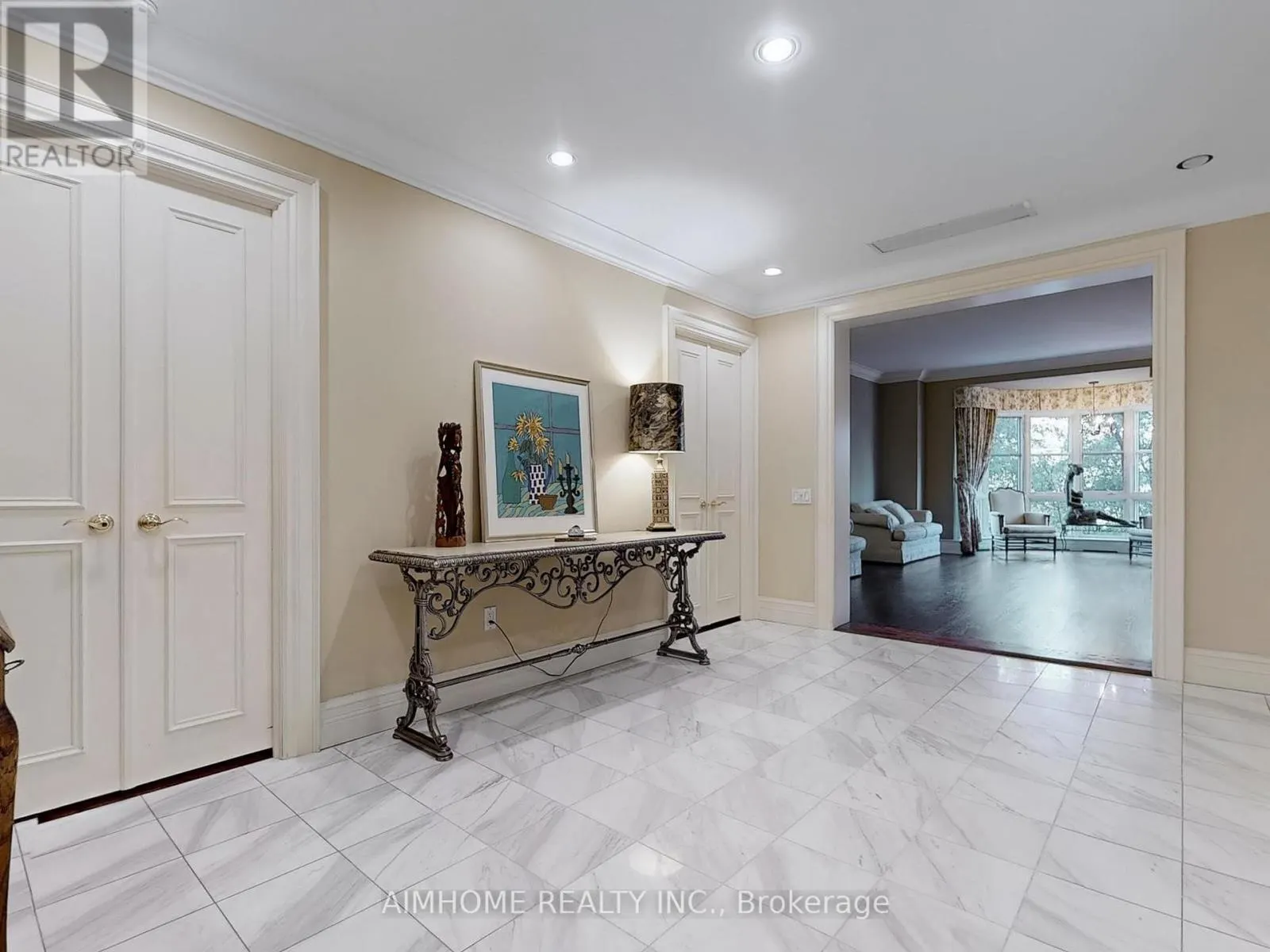 2C - 2 CHEDINGTON PLACE