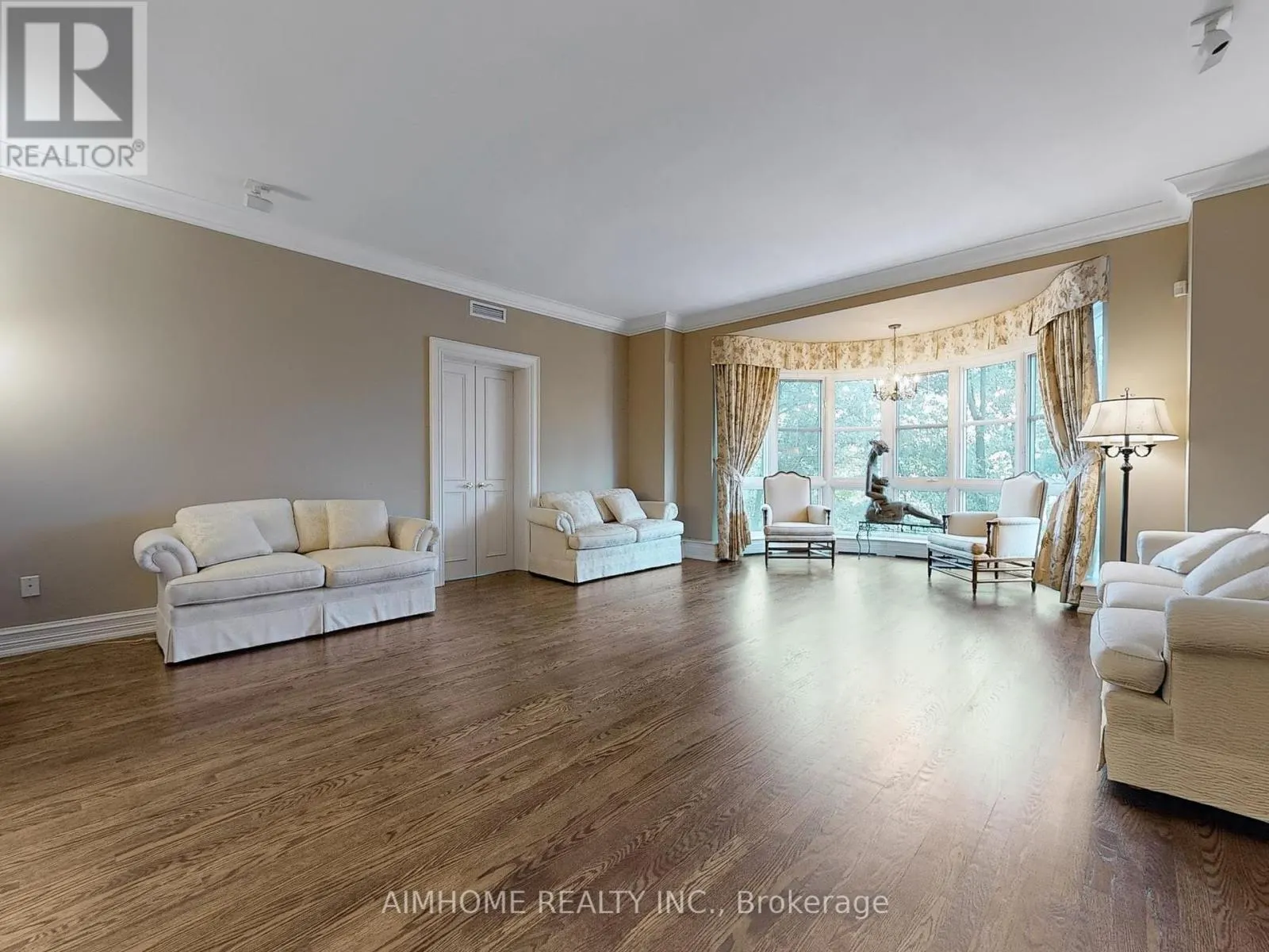 2C - 2 CHEDINGTON PLACE