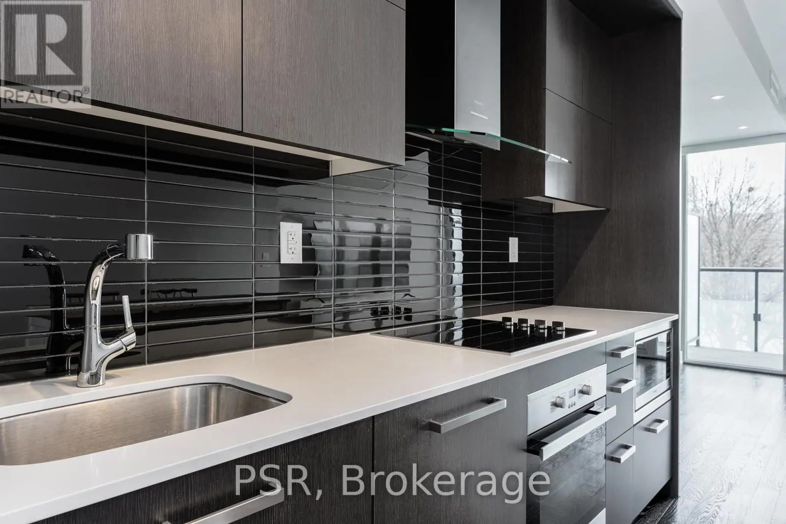 311 - 3018 YONGE STREET