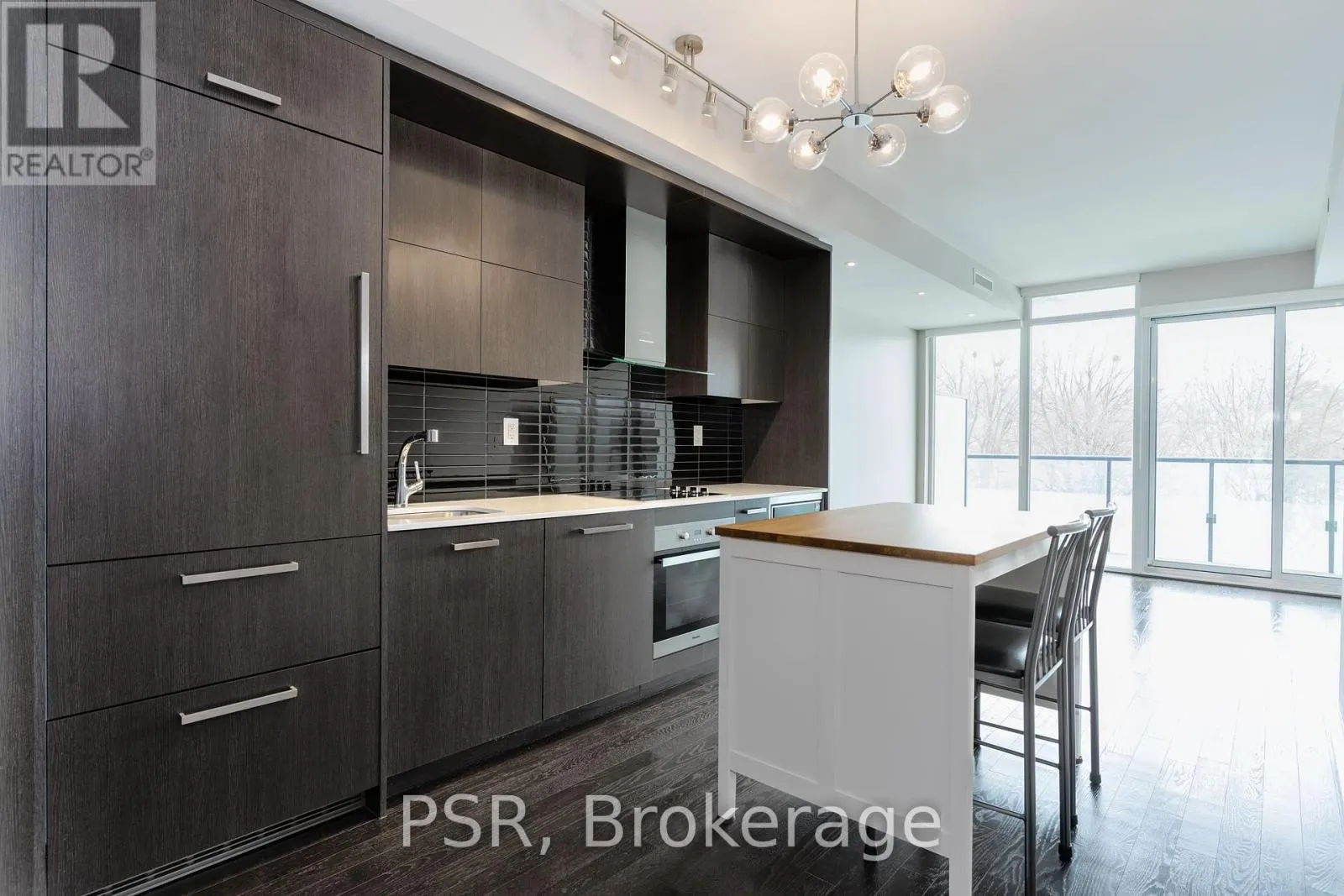 311 - 3018 YONGE STREET