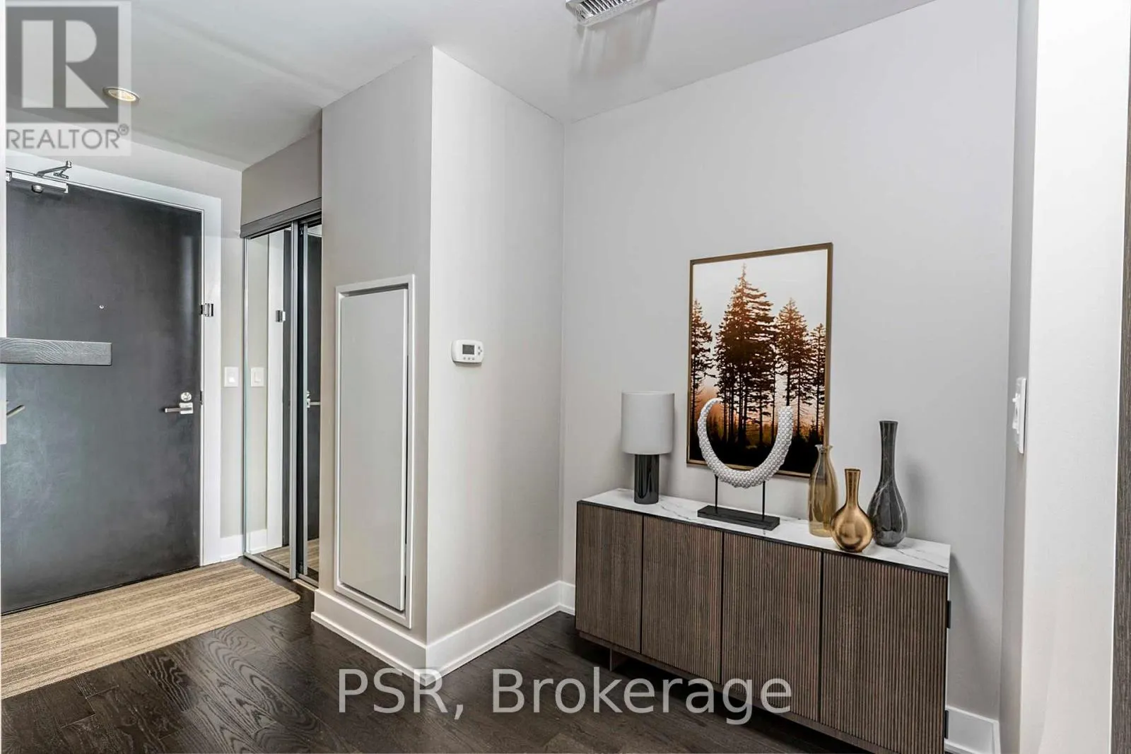 311 - 3018 YONGE STREET