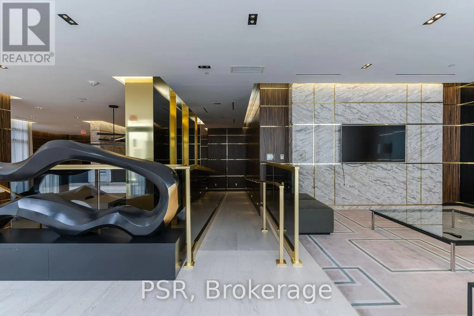 311 - 3018 YONGE STREET
