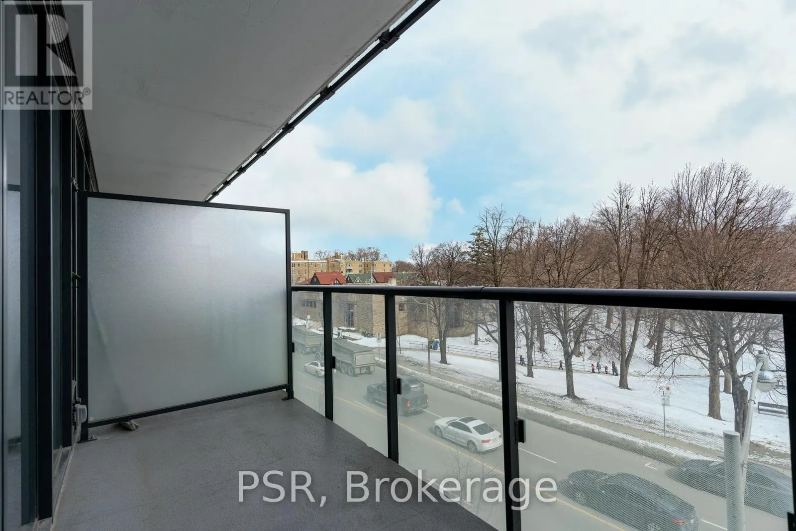 311 - 3018 YONGE STREET