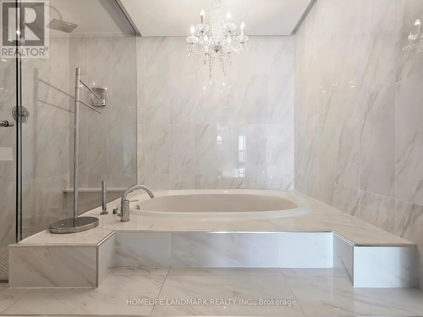 304W - 480 QUEENS QUAY W