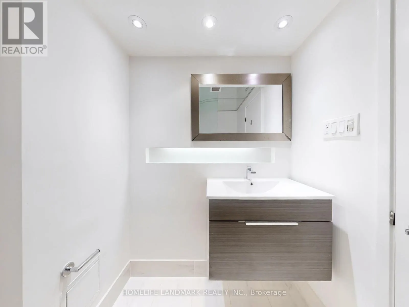 304W - 480 QUEENS QUAY W