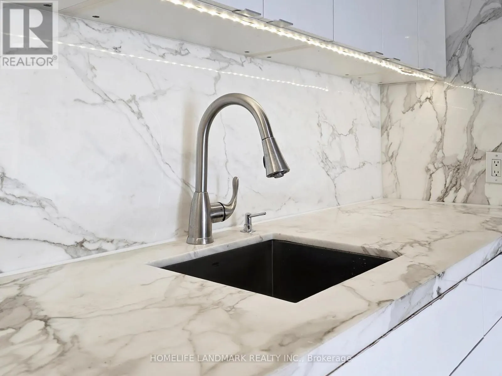 304W - 480 QUEENS QUAY W