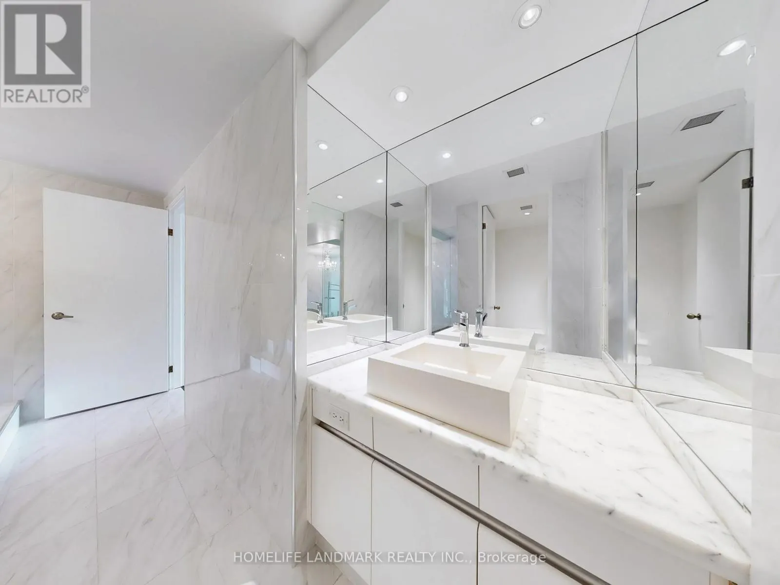 304W - 480 QUEENS QUAY W
