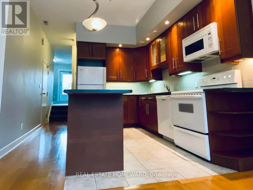 2 - 546 QUEEN STREET W