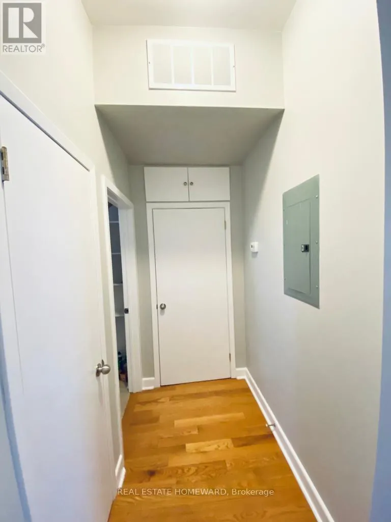 2 - 546 QUEEN STREET W