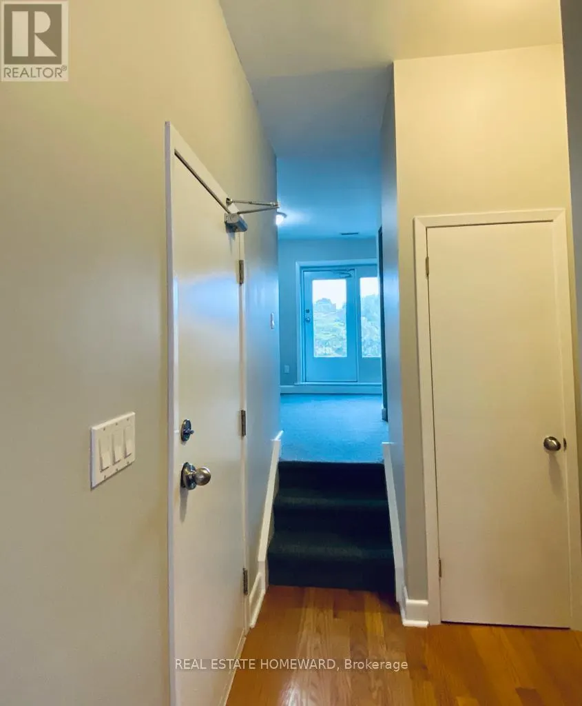 2 - 546 QUEEN STREET W