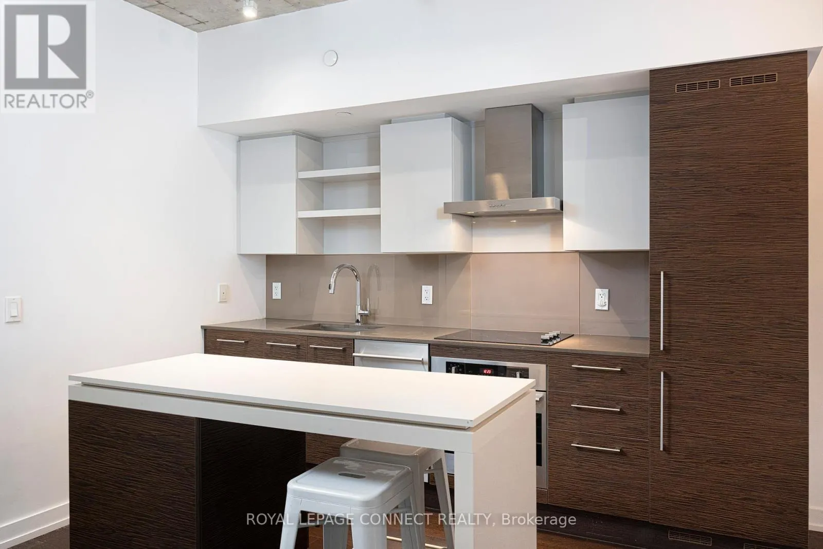 323 - 1030 KING STREET W