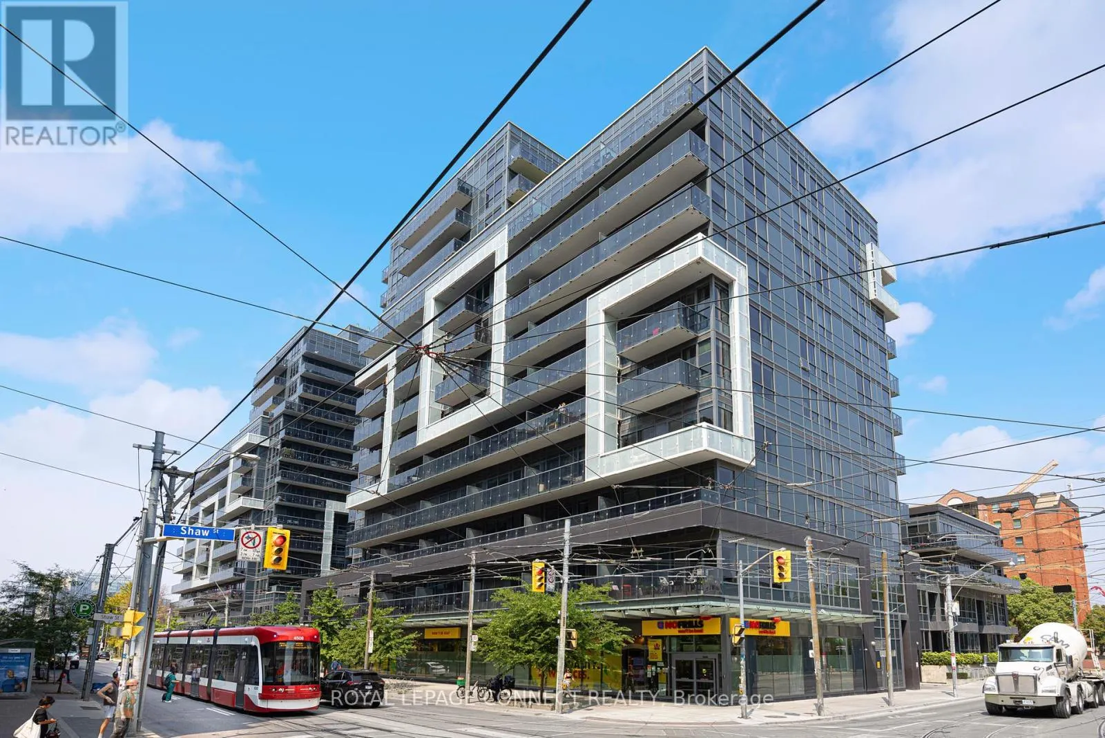 323 - 1030 KING STREET W