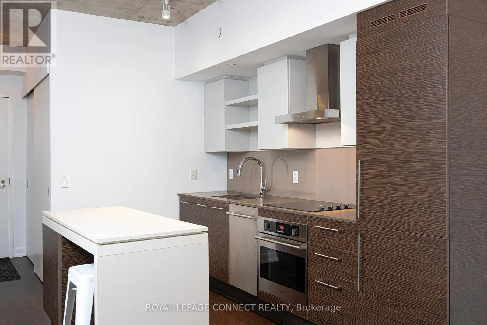 323 - 1030 KING STREET W