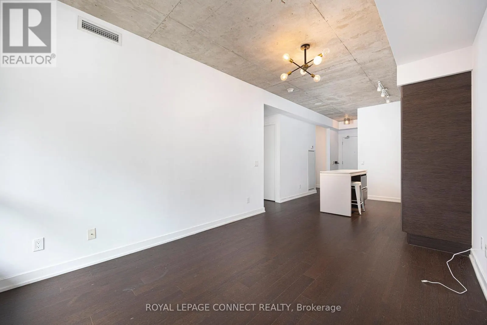 323 - 1030 KING STREET W