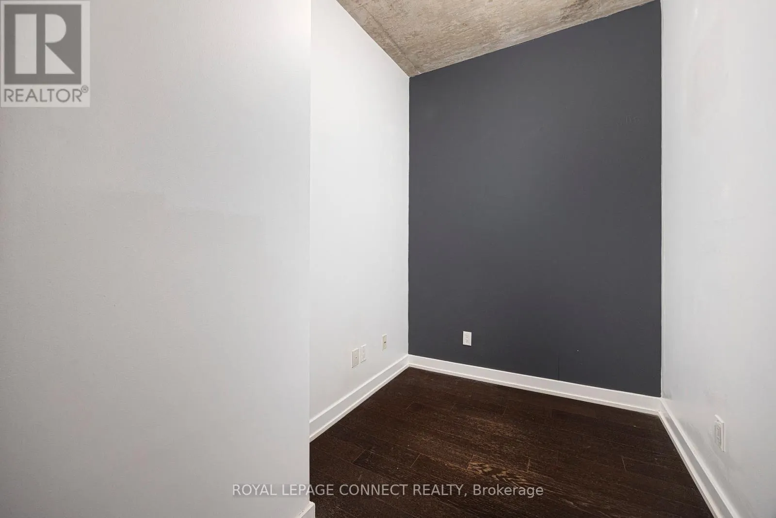 323 - 1030 KING STREET W