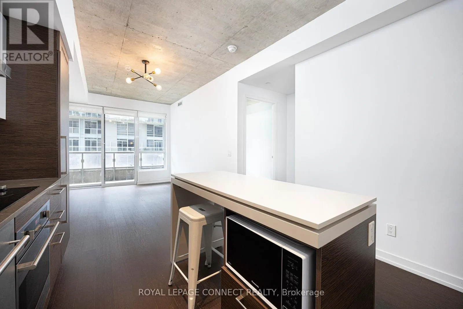 323 - 1030 KING STREET W