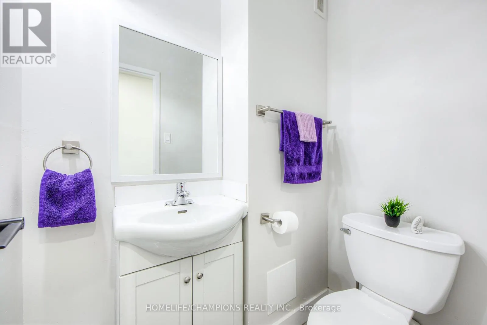 1210 - 100 LEEWARD GLENWAY