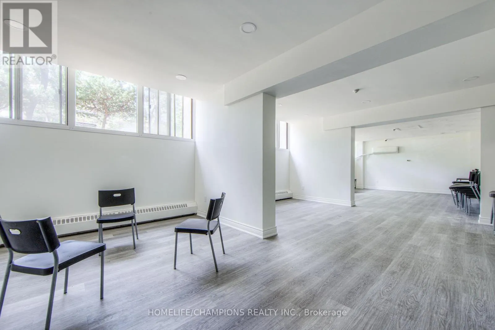 1210 - 100 LEEWARD GLENWAY